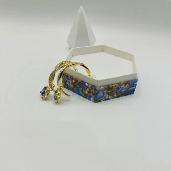 ✨ Bomb Party “She’s A Ten” Earrings ✨ - Picture 2 of 5